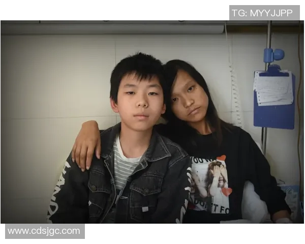 足球明星与母亲的深厚情感：从童年到辉煌成就的温暖陪伴与支持