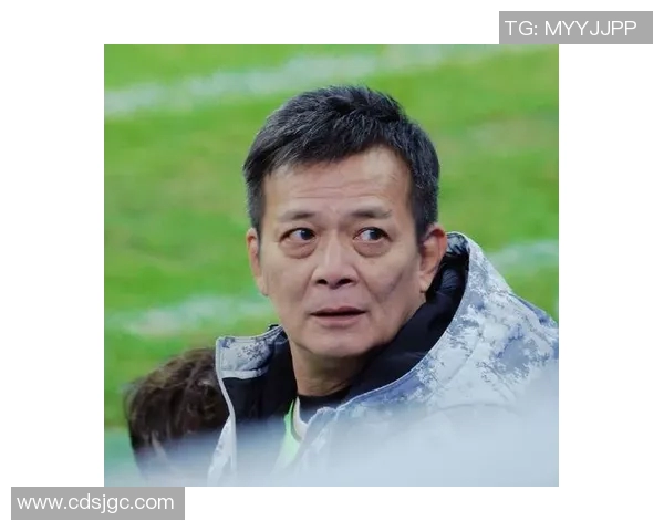 足球明星与家养鱼的温馨生活瞬间分享