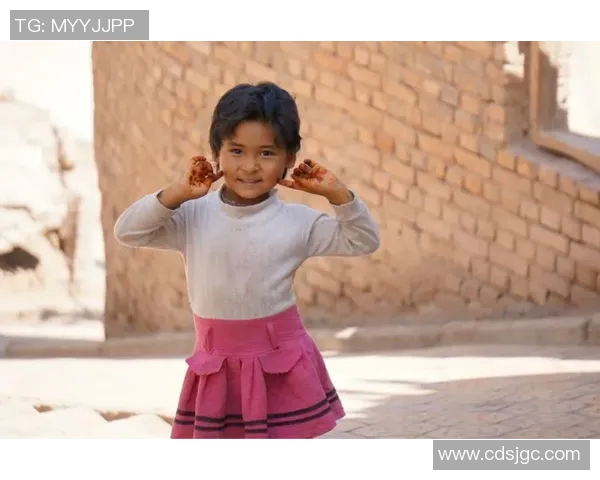 足球明星亲临新疆喀什助力当地足球发展与文化交流活动盛况空前