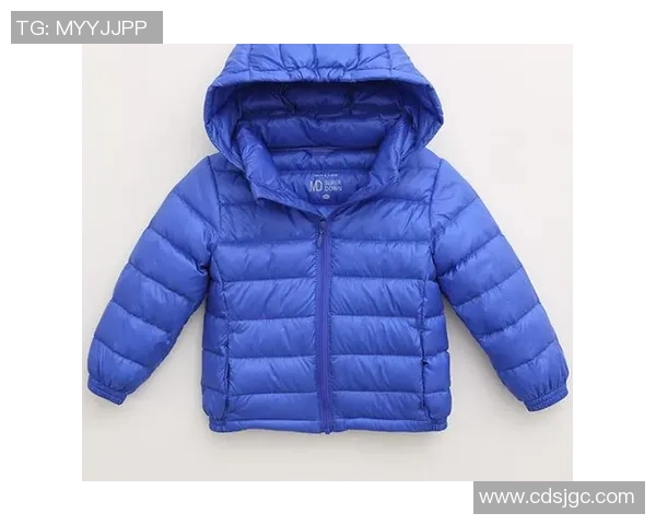 足球明星冬季时尚新风潮羽绒大衣成街头亮点引领潮流