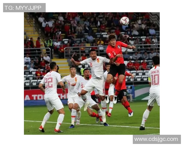 足球明星出场时观众的热情与欢呼声如何影响比赛氛围与球员表现