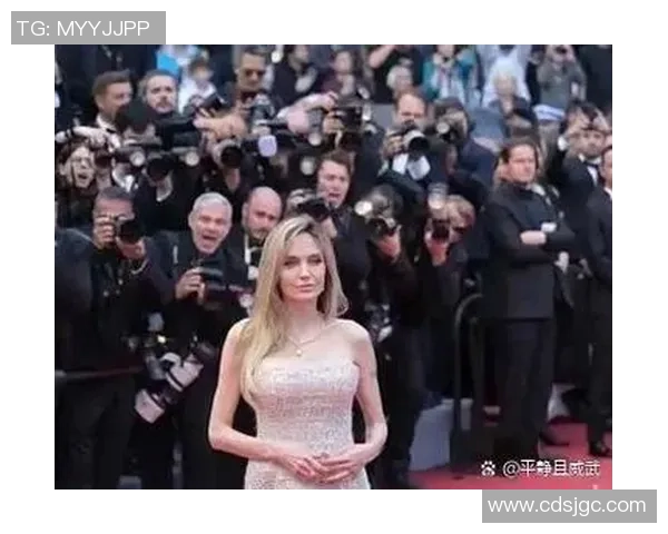 足球明星华丽走红毯瞬间回顾尽显风采与魅力的精彩视频合集