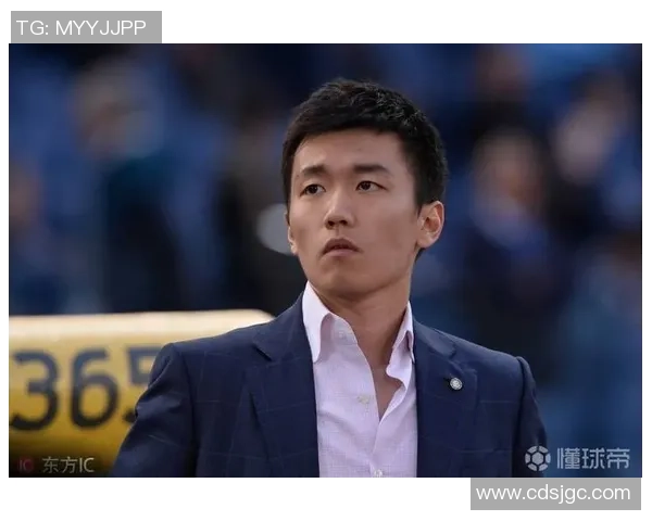 足球明星卡包金色闪耀登场收藏热潮引发球迷狂欢