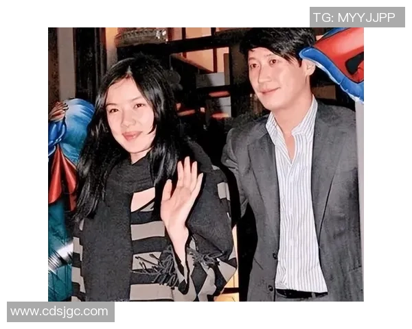 足球明星女友奥拉的魅力人生与爱情故事揭秘