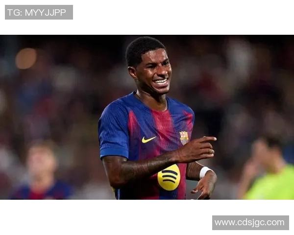 足球明星帅哥西服搭配解析时尚魅力展现与个性风格融合