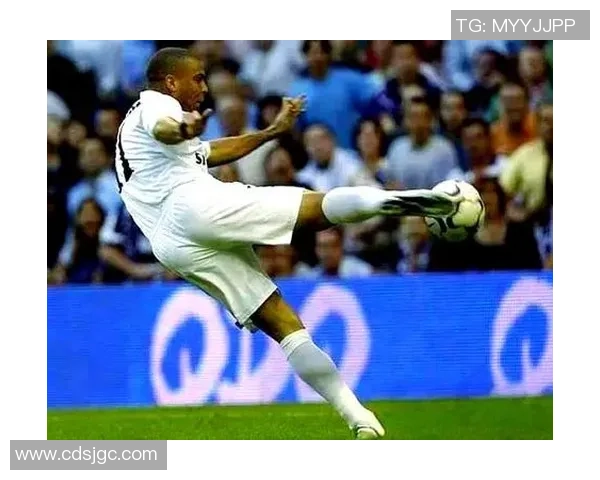 足球明星射门技巧全面解析助你提升射门水平的实用方法与训练建议