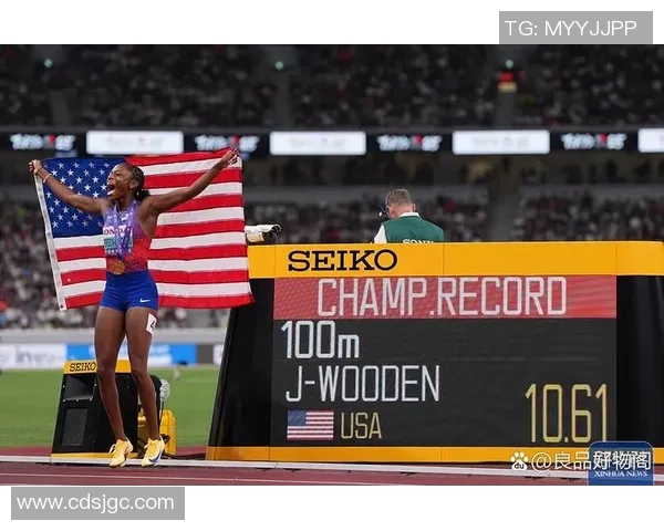 足球明星挑战100米短跑速度赛场展现惊人运动天赋与竞技魅力