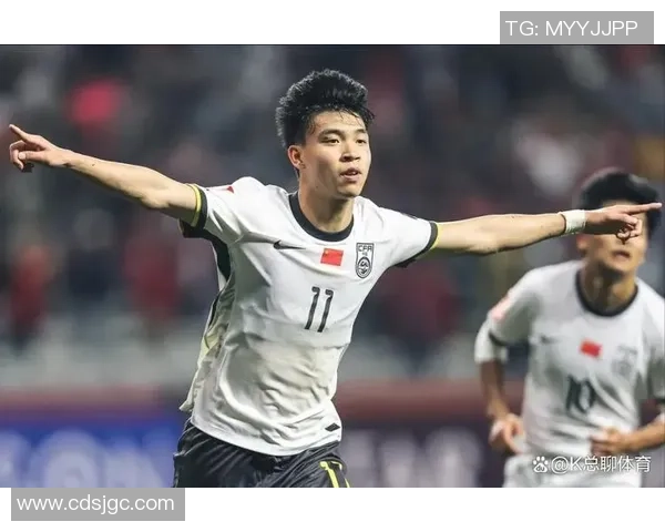 足球明星比耶的精彩瞬间与魅力照片集锦，尽显球场风采与个人魅力