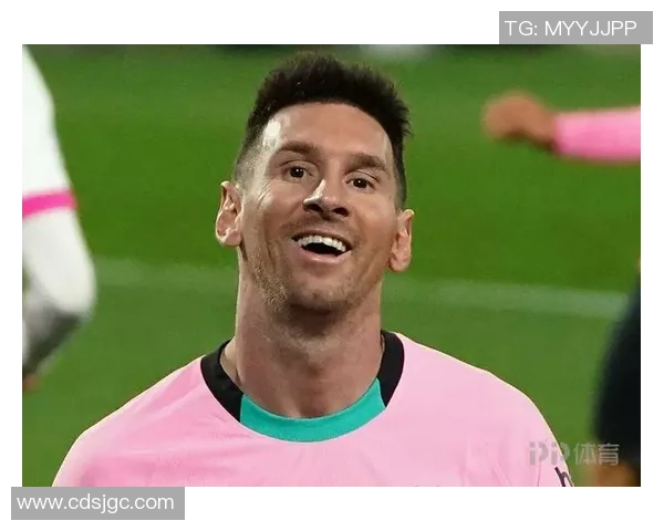 足球明星正脸照展现他们的风采与魅力，感受球场背后的故事与激情