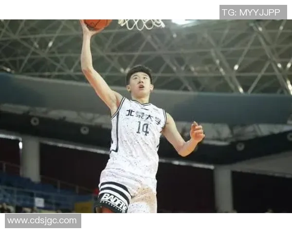 足球明星皮蓬身高揭秘他在赛场上的优势与影响力分析 足球明星皮蓬身高揭秘他在赛场上的优势与影响力分析