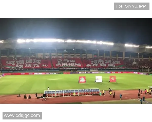 足球明星莅临镇安引发热烈反响球迷齐聚期待精彩赛事盛况 足球明星莅临镇安引发热烈反响球迷齐聚期待精彩赛事盛况